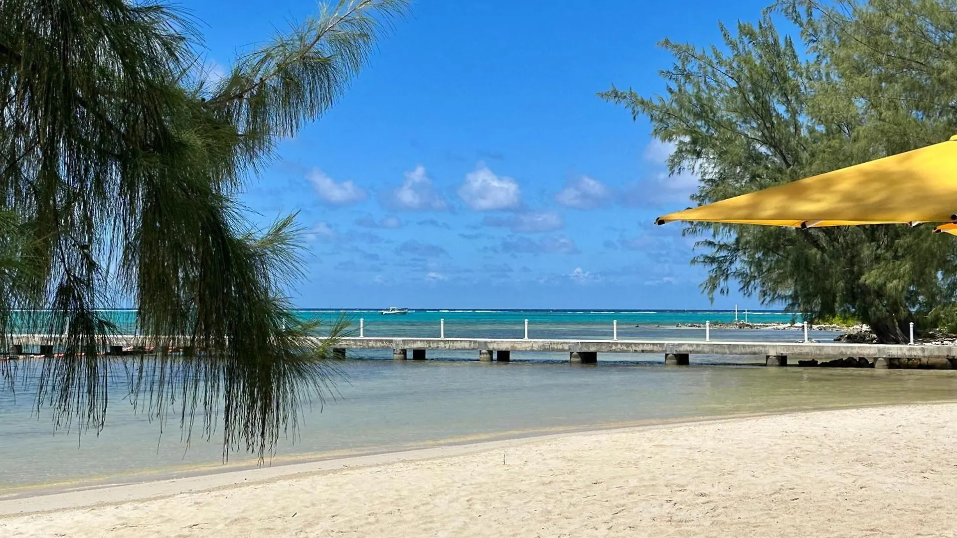 Island House #12 At Rum Point Driftwood Village Cayman-øerne