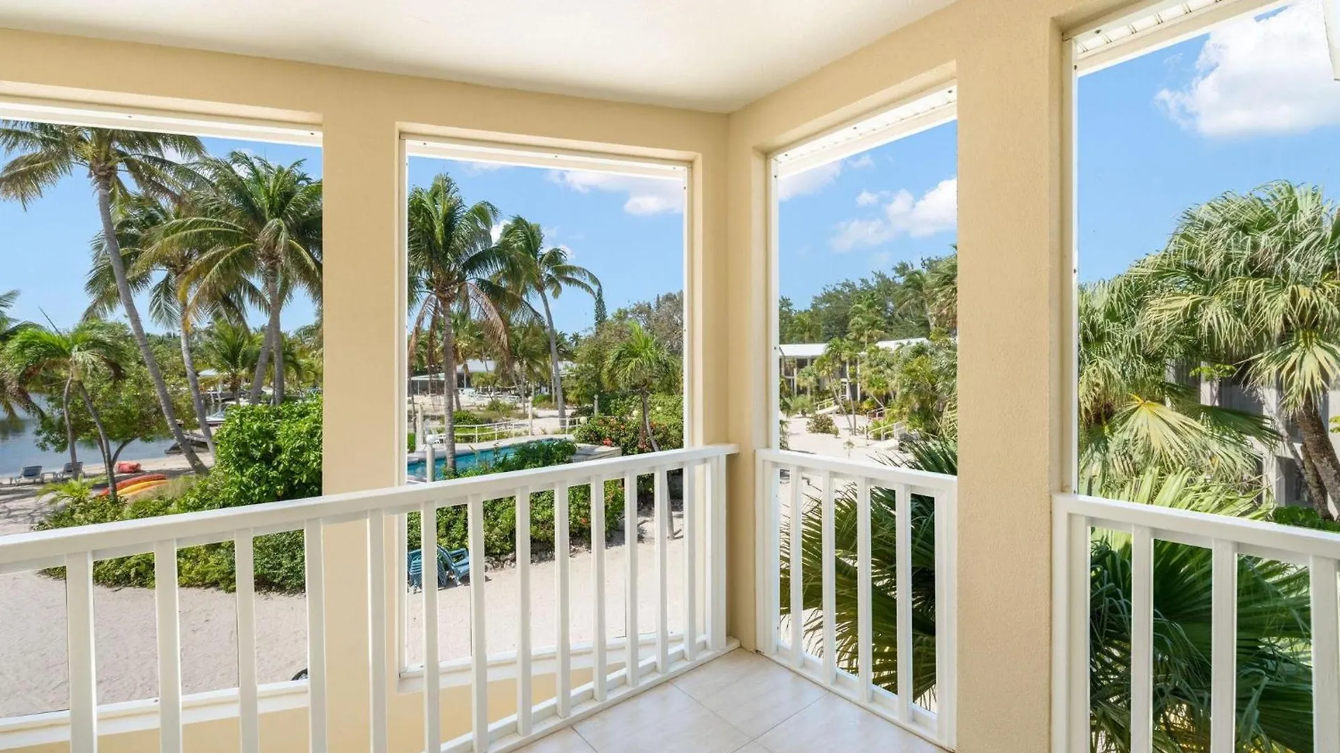 Feriehus Island House #12 At Rum Point Driftwood Village Cayman-øerne